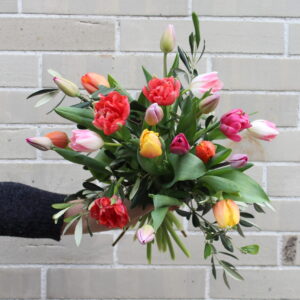 Leuchtende Tulpen in bunten Nuancen strahlen pure Lebensfreude aus, während mediterrane Olivenzweige mit Ihrem hellen Grün die Frühlingsblüher begleiten. Abibällen, Abschlussball, Advent, Allach, Allerheiligen, Alte Heide, Altstadt, Altstadt Lehel, Am Hart, am selben Tag Blumen liefern, am selben Tag liefern, Au, Aubing, ausgefallener Blumenstrauss, ausgefallener Strauss, Berg am Laim, blumen der liebe, blumen für allerheiligen, blumen für beerdigung, blumen für besondere anlässe, blumen für dich, Blumen für die Frauen am Valentinstag, Blumen für Frau, blumen für frau zum geburtstag, Blumen für Freund, Blumen für Freundin, blumen für freundschaft, blumen für geburtstag, Blumen für Geliebte, blumen für hochzeit, blumen für hochzeit bestellen, Blumen für Hochzeiten, Blumen für kolegin, Blumen für Kollege, Blumen für Kollegin, blumen für liebe, Blumen für Mama, Blumen für Mann, blumen für männer, Blumen für Oma, Blumen für Onkel, Blumen für Opa, Blumen für Papa, Blumen für Tante, blumen für weihnachten, Blumen liefern, Blumen liefern Allach, Blumen liefern Altstadt, Blumen liefern Am Hart, Blumen liefern Au, Blumen liefern Aubing, Blumen liefern Berg am Laim, Blumen liefern Bogenhausen, Blumen liefern Fasangarten, Blumen liefern Feldmoching, Blumen liefern Forstenried, Blumen liefern Freimann, Blumen liefern Fürstenried, Blumen liefern Giesing, Blumen liefern Hadern, Blumen liefern Haidhausen, Blumen liefern Harlaching, Blumen liefern Hasenbergl, Blumen liefern in München, Blumen liefern Isarvorstadt, Blumen liefern Laim, Blumen liefern Langwied, Blumen liefern Lehel, Blumen liefern Lochhausen, Blumen liefern Ludwigsvorstadt, Blumen liefern Maxvorstadt, Blumen liefern Milbertshofen, Blumen liefern Moosach, Blumen liefern Obergiesing, Blumen liefern Obermenzing, Blumen liefern Obersendling, Blumen liefern Pasing, Blumen liefern Perlach, Blumen liefern Ramersdorf, Blumen liefern Riem, Blumen liefern Schwabing, Blumen liefern Sendling, Blumen liefern Solln, Blumen liefern Thalkirchen, Blumen liefern Trudering, Blumen liefern Untergiesing, Blumen liefern Untermenzing, Blumen nach München verschicken, Blumen sind Glücklichmacher, blumen valentinstag, Blumen verschicken, Blumen zum Valentinstag online bestellen und verschicken, Blumenabo, Blumendeko, Blumengeschenk, Blumenkränze, Blumenliefern, Blumenlieferung, Blumenshop, Blumenstrauß, Blumenstrauß liefern, Blumenversand, Blumenversand München, Bogenhausen, Brautstrauß, couple geschenkideen, das alles hat, Das Fest der Liebe, Das Fest der Liebenden, Deko, Dekoration, Einige der beliebtesten Blumen für den Valentinstag sind Rosen, einweihung, Erlebnisgeschenke, extravagante Sträuße, Fasangarten, feier, Feldmoching, Firmenevents, Firmenjubiläen, Floristik & Design, Flower Delivery, Forstenried, frauen, Frauentag, Freimann, Freundinnen-Tag, Frühling, Frühlingsstrauß, Fürstenried, Garten arbeiten, Gartenarbeiten, Geburtstag, Geburtstage und besondere Anlässe online bestellen, Geburtstage und besondere Anlässe online bestellen in München, Geburtstagsgeschenk, Geburtstagsstrauss, Geburtstagsstrauss für Freundin, Geburtstagsüberraschung, Gedenkfeiern, Gemeinsame Erinnerungen, Geschenk, geschenk für die geliebte, geschenk für paar, Geschenk Idee, Geschenk Idee zu Weihnachten, Geschenk zum Frauentag, Geschenk zum Valentin, Geschenk zum Valentinstag, geschenke für den liebsten, Geschenkgutschein, Geschenkidee, Geschenkidee zu Weihnachten, Geschenkidee zum WEltfrauentag, Gesteck, Giesing, Glücklichmacher, Grabschmuck, großen Liebe, Gute Laune Blumen verschicken, Gutschein, Gutscheine, Hadern, Haidhausen, Harlaching, Hasenbergl, Heckenpflanzen, Heiraten, Heiratsantrag, Heiratsversprechen, Herz, Herzen, Hobbygärtner, Hochzeit, Hochzeiten, Hochzeitsantrag, Hochzeitsblumen, Hochzeitsdeko, Hochzeitversprechen, Hortensien, Innenstadt, Innenstadt München, Jahresversammlungen, Kauf deinen Valentinstag-Blumenstrauß jetzt online, klassischen Rosenstrauß aus roten Rosen, Kranz, Kranz mit Schleife, kreatives geschenk für freund, Küsse, Laim, Langwied, Lass Dir die schönsten Blumen liefern, Lehel, liebesbeweis, Liebesbotschaft, Liebesbotschaften, Liebesbrief, liebesgeschenk, Liebesgrüße, liebevoll, Liefern, Liefern zu Weihnachten, Lieferservice, Lieferung an Freund, Lieferung an Freundin, Lilien, Lochhausen, Ludwigsvorstadt, Maiglöckchen, Maxvorstadt, Milbertshofen, Mitbringsel, Moosach, München, Muttertag, muttertag floristik, Namenstag, Nelken, Neuhausen, Nikolaus, Nymphenburg, Obergiesing, Obermenzing, Obersendling, Obstbäume, Palme, Pärchen, partner geschenke für ihn, Pasing, Perlach, Pflanzarbeiten, Pflanze, Privathäuser, Ramersdorf, Riem, Romantisch, romantische geschenke für paare, romantisches Abendessen, Rosen liebe, rosen zum valentinstag, rosenbär, rote Rosen die perfekten Liebesboten, rote Rosen zum Valentinstag, Schokolade, Schwabing, Schwanthalerhöhe, Sendling, Solln, Sträucher, Strauß, Strauß liefern in München, Süßigkeiten, Tag der Frau, Tag der Freundschaft, Tag der Liebe, Tag der Liebe und Freundschaft, Tanne, Terrasse, Thalkirchen, Trauer, Trauerfeier, Trauergesteck, Trauerkranz, Trudering, Tulpen, Tulpenstrauß, Überraschung, Übertopf, unkomplizierte Liebe, Untergiesing, Untermenzing, unvergessliche geschenke für den partner, Valentin, valentinsstrauß, valentinsstrauß verschicken, Valentinstag, valentinstag blumen, Valentinstag Blumen liefern, valentinstag geschenk, valentinstag geschenk beste freundin, valentinstag geschenk für Freund, valentinstag geschenke für frauen, valentinstag geschenke männer, valentinstag liebe, valentinstag strauß, valentinstag tag der liebe, valentinstag überraschung für freundin, Valentinstaggeschenk, Valentinstagidee, Valentinstagstaggeschenk, Vatertag, Veilchen, Veilchen und Maiglöckchen, Verführung, Verführungpur, Verlobung, Vertrauen, Weihnachten, Weihnachtsbaum, Weihnachtsfeier, welche blume steht für neuanfang, Weltfrauentag, Wertschätzung, Westpark, Wohlfühlen, wohnen, wohnung, Zimmerpalme, Zimmerpflanzen, Zu Valentinstag Blumen verschicken und deine Liebste überraschen, zuhause, Zum Valentinstag Blumen zu verschicken, Zuneigung, Zweisamkeit